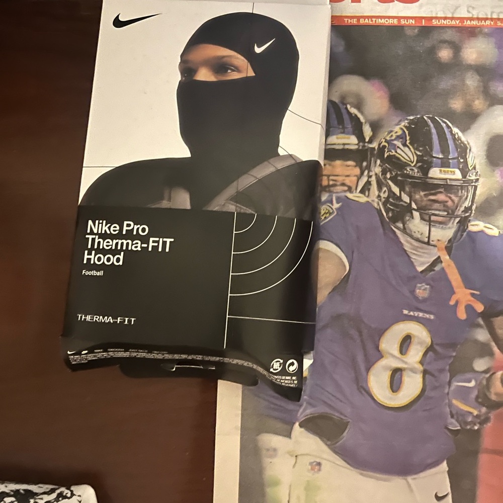 Nike Therma-FIT Hood in Black